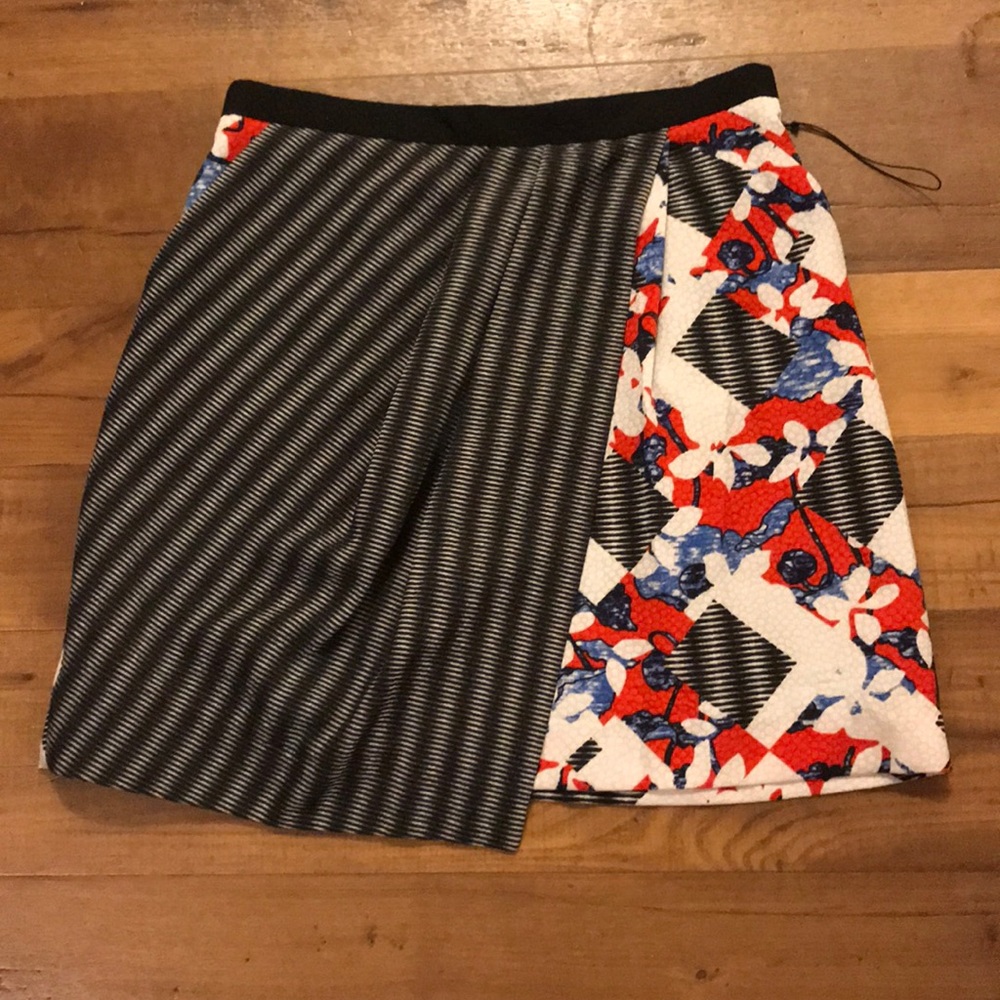 NEW Peter Pilotto Target Red Faux Wrap Printed Skirt! Size 8
Celeb fave! - Picture 7 of 12